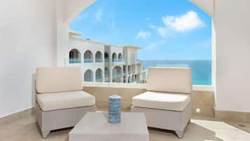 Estúdio luxo, vista para a piscina, de frente para a praia | Terraço/pátio