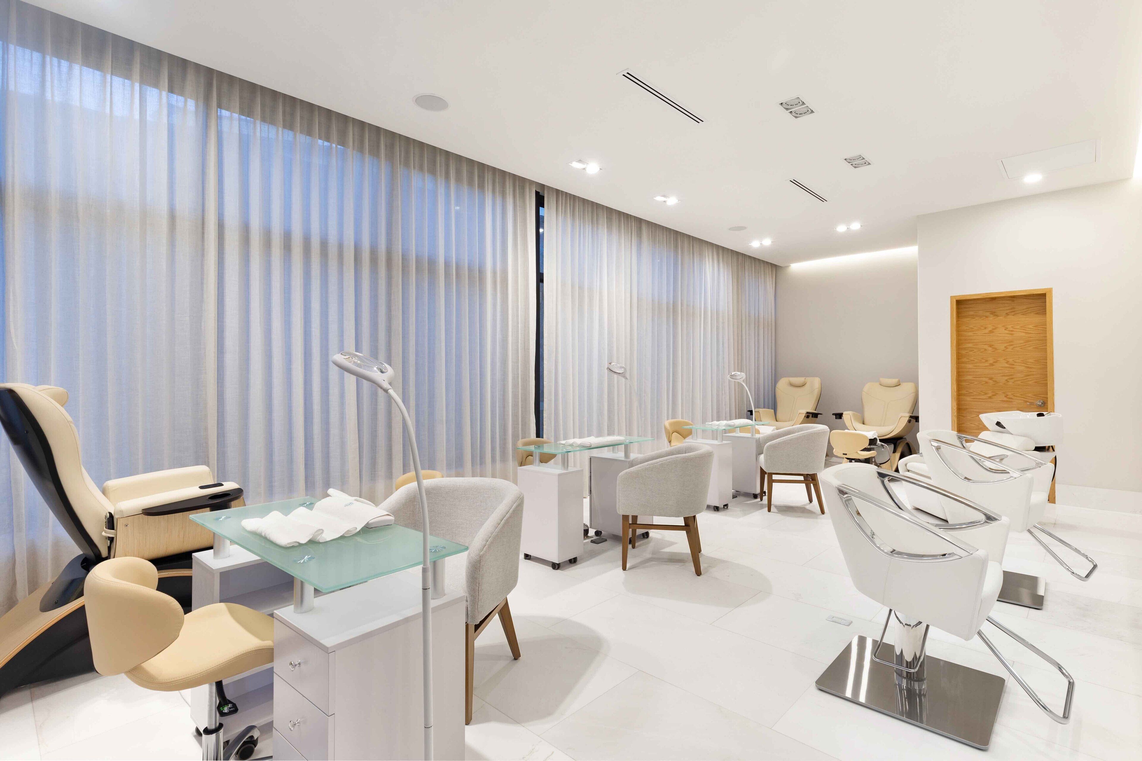 Couples treatment room(s), sauna, hot tub, steam room, hydrotherapy