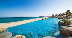 4 outdoor pools, open 8:00 AM to 8:00 PM, free pool cabanas - Villa la Valencia (San José del Cabo)