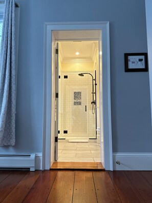 Basic Double Room, 1 Queen Bed, Garden View | Minibar, blackout drapes, free WiFi - The Ellis Inn (Colchester)