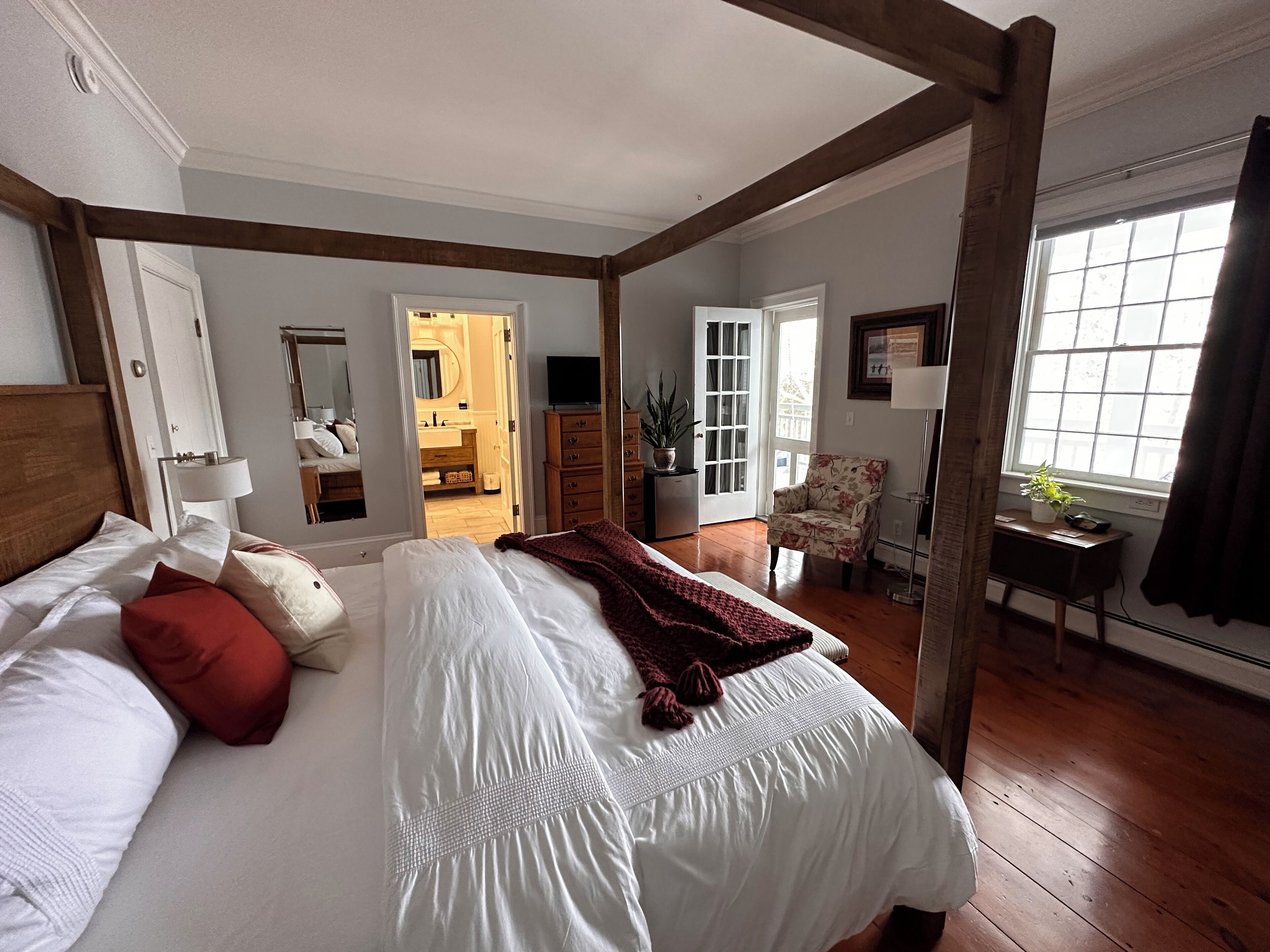 Minibar, blackout curtains, free WiFi