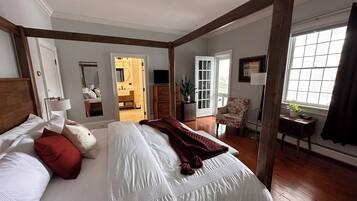 Minibar, blackout curtains, free WiFi