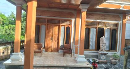 3-bedroom house in North Bali with AC, WiFi and pool and views. Enjoy your stay!