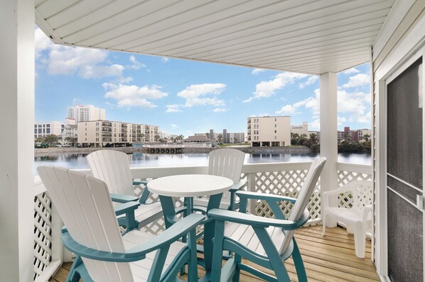 屋外ダイニングエリア