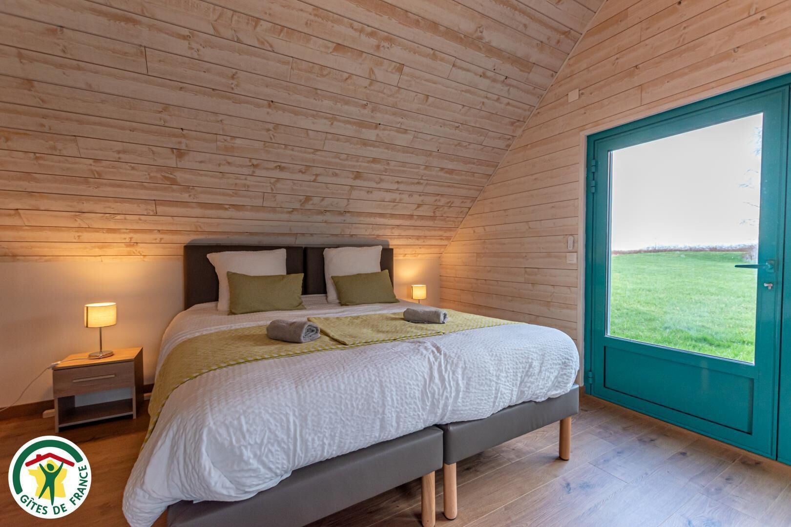 Iron/ironing board, travel crib, free WiFi, bed sheets