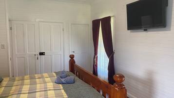 1 bedroom, bed sheets