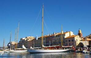 Marina - Domaine des Ambres 3 km from the beaches (COGOLIN)