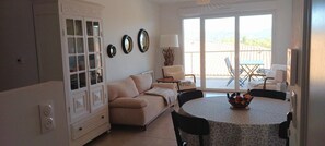 TV, books - Domaine des Ambres 3 km from the beaches (COGOLIN)