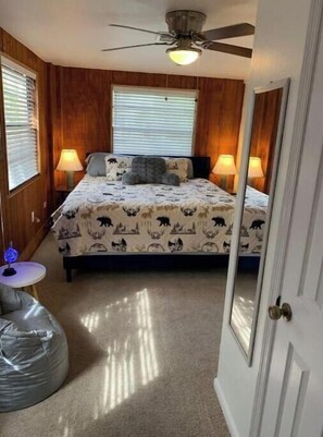 3 多间卧室、办公桌、免费 WiFi、床单