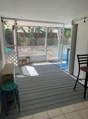 Charming 3-bedroom house, 2 min walk to Cocoa Beach and walkable amenities 