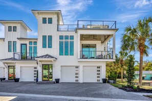 Exterior - Rooftop+Balcony/Elevator/Fenced Yard! Downtown Lux Townhome (Dunedin)