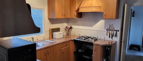 Fridge, microwave, oven, coffee/tea maker