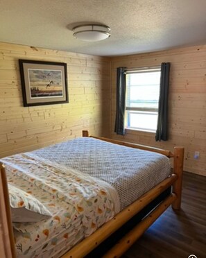 2 slaapkamers, reisbedje, gratis wifi, beddengoed