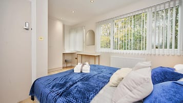 4 bedrooms, WiFi, bed sheets