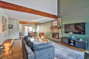 Télévision, cheminée, jeux vidéo, espaces bureaux