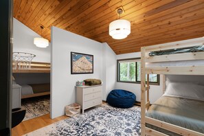 4 chambres, fer et planche à repasser, lit parapluie, Wi-Fi