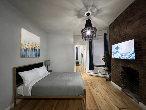 1 dormitorio, tabla de planchar con plancha, wifi y ropa de cama