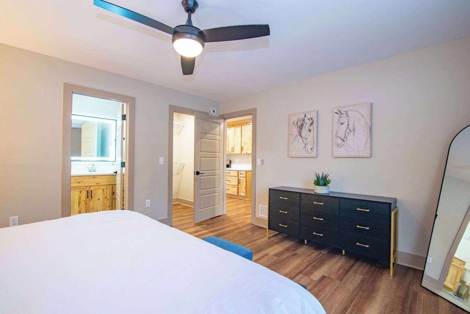 3 bedrooms, desk, free WiFi, bed sheets