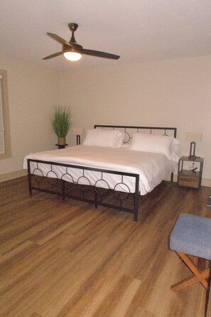 3 bedrooms, desk, free WiFi, bed sheets