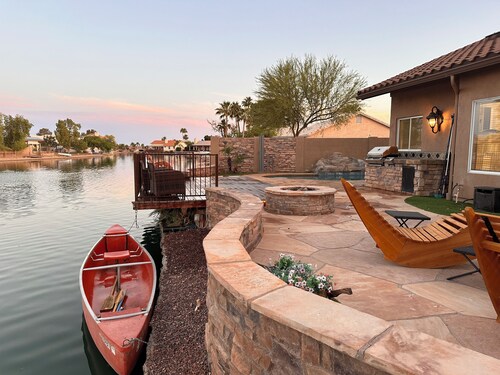 3-bedroom Lake front villa in Casa Grande. with heated pool & spa. Kayak & bikes