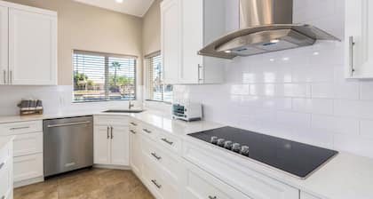 3-bedroom Lake front villa in Casa Grande. with heated pool & spa. Kayak & bikes