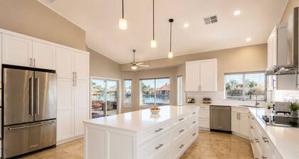 3-bedroom Lake front villa in Casa Grande. with heated pool & spa. Kayak & bikes