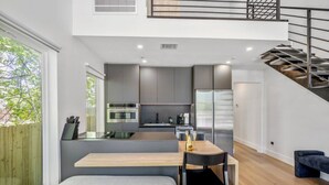 Coffee/tea maker, fridge, microwave, oven - O`Four Lofts North, Unit A (Houston)