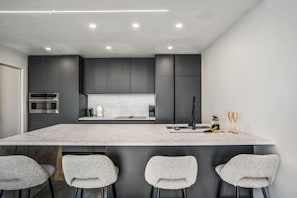 Fridge, microwave, oven, stovetop - The O'Four Lofts Cabin, Unit C (Houston)