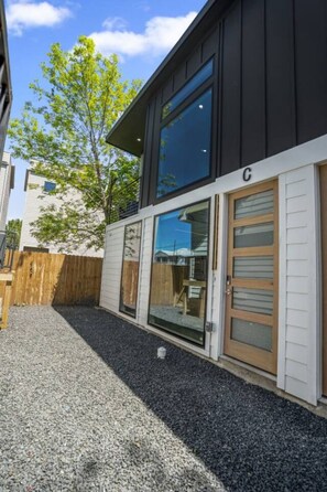 Exterior detail - The O'Four Lofts Cabin, Unit C (Houston)