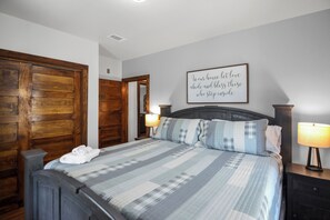5 bedrooms, iron/ironing board, free WiFi, bed sheets - Bearfoot on the River
New spacious cabin w/Hot Tub, Movie Room and family resort (Ellijay)