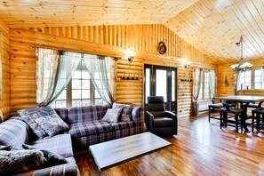 Smart-TV, Kamin, Videospiele, Tischfußball