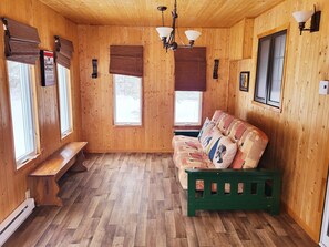Smart TV, chimenea, videojuegos, futbolito