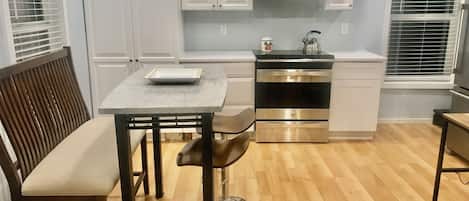 Micro-ondes, four, plaque de cuisson, lave-vaisselle