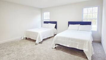 4 bedrooms, iron/ironing board