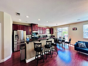 Interior - Spacious 4-bedroom house in lovely Castro Valley with WiFi (Castro Valley)