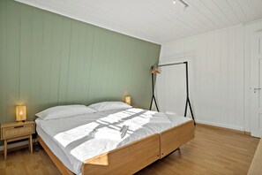 2 bedrooms, iron/ironing board, travel cot, WiFi