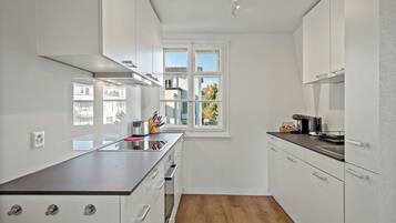 Refrigerador, microondas, horno, placa de cocina