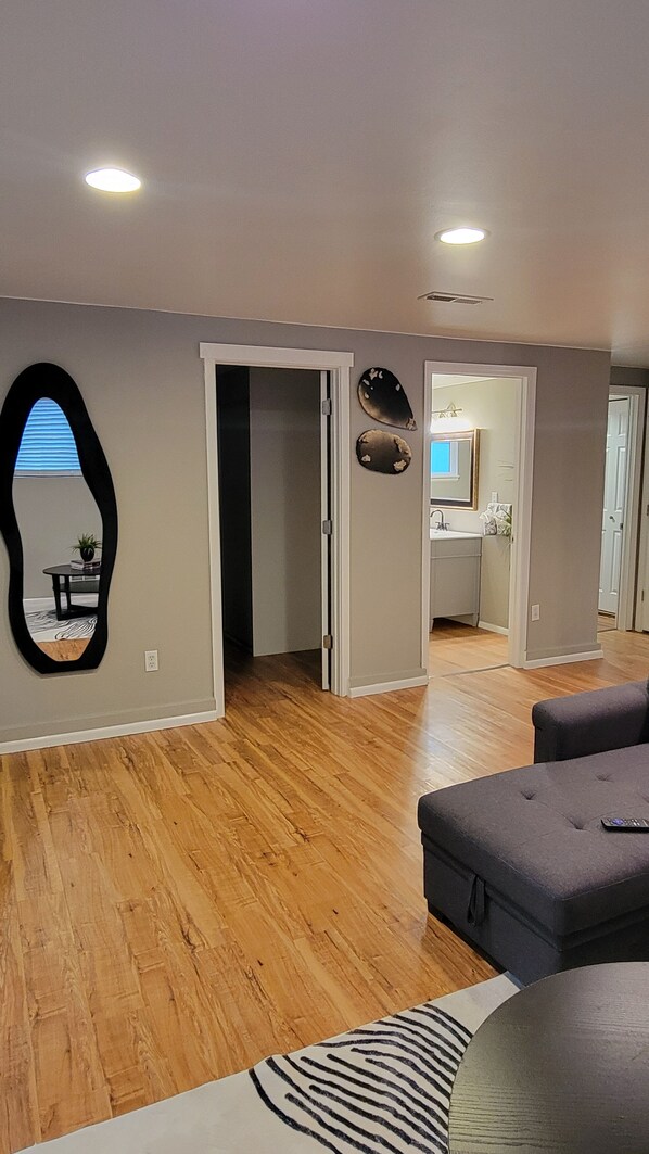Interior - Perfect Proximity! 10 minutes away from airport. (Renton)