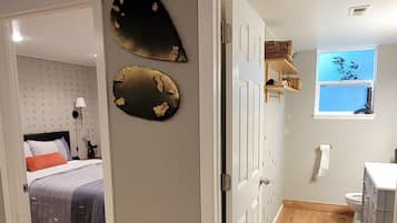 1 slaapkamer, een strijkplank/strijkijzer, wifi, beddengoed