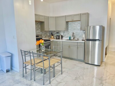 15 Minutes From Manhattan Luxury 2-Bedroom Apartment in LIC/Astoria Queens