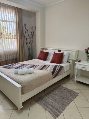 Comfort Double Room, 1 Double Bed, Private Bathroom, Park View | Free WiFi