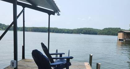 Perfect Lakeside Retreat!