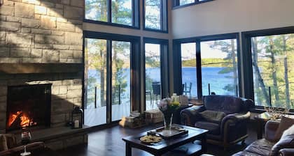 Luxury Chalet in Provincial Park on crystal clear Lake Talon