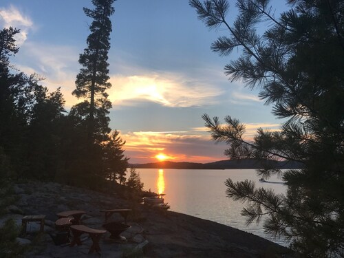 Luxury Chalet in Provincial Park on crystal clear Lake Talon