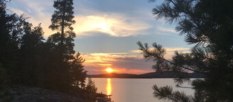 Luxury Chalet in Provincial Park on crystal clear Lake Talon