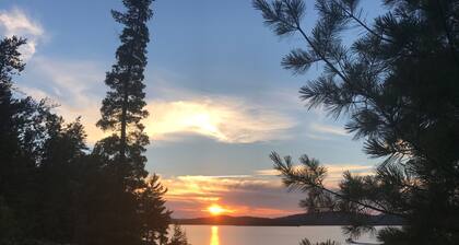 Luxury Chalet in Provincial Park on crystal clear Lake Talon