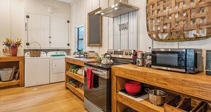 Charming 3-bedroom barn with AC and WiFi in fabulous Jacksonville