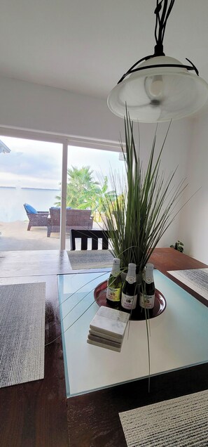 Dining - M&K's Charming 3-bedroom house by the Bay in lovely Corpus Christi with AC, WiFi (Corpus Christi)