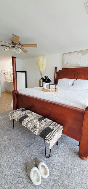 3 bedrooms, iron/ironing board, WiFi, bed sheets - M&K's Charming 3-bedroom house by the Bay in lovely Corpus Christi with AC, WiFi (Corpus Christi)