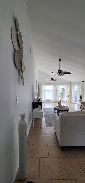 Interior - M&K's Charming 3-bedroom house by the Bay in lovely Corpus Christi with AC, WiFi (Corpus Christi)